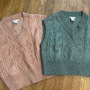 Bundle of v-neck sweaters, worn twice!